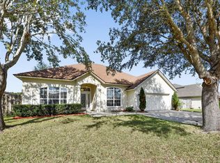 5551 London Lake Dr, Jacksonville, FL 32258