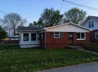 7 W School St, Maxwell, IN 46154