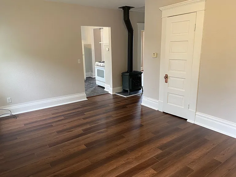 814 Front Street — Photo 3