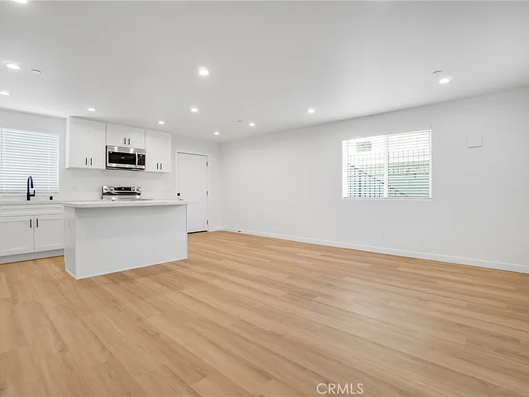 16118 Haynes St — Photo 12
