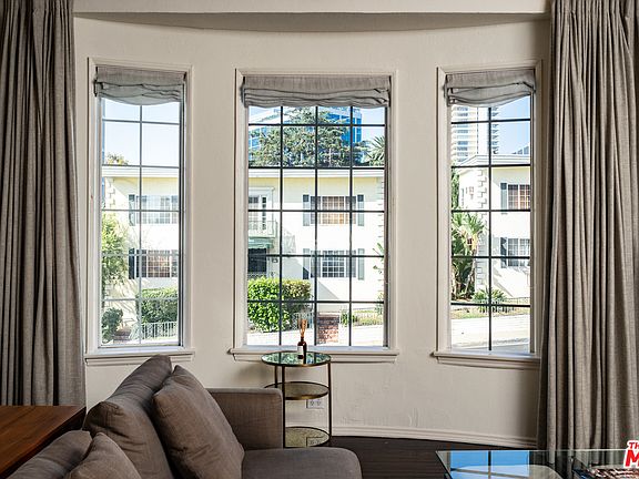 3rd image of 1014 N Doheny Dr APT 6