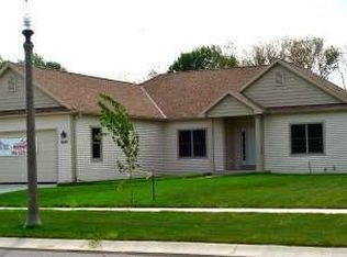 645 Meadowview Ln, Johnson Creek, WI 53038