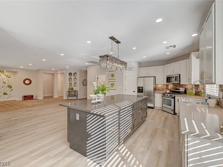4589 Bersaglio St — Photo 10
