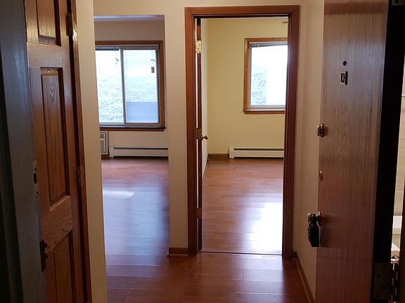 4th image of 328 Wisconsin Ave APT 1B