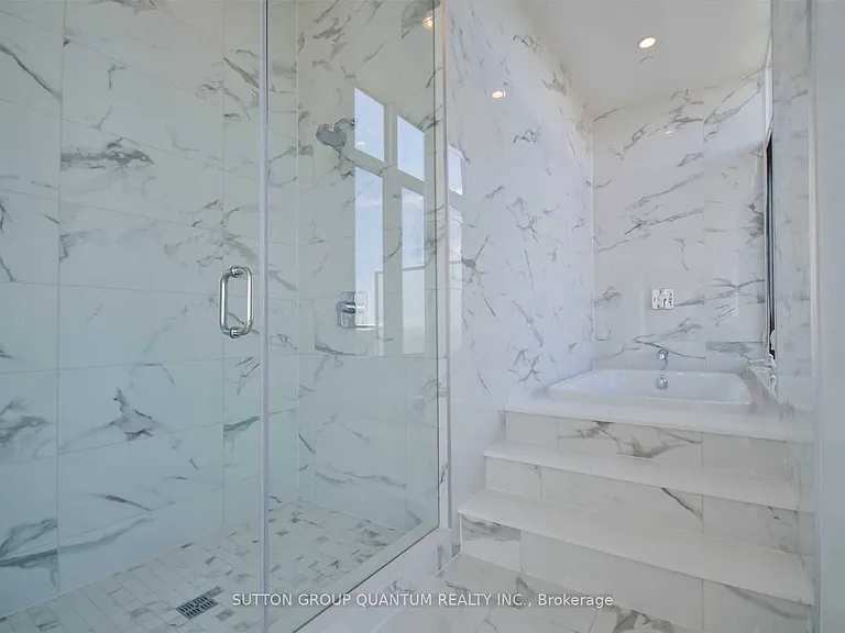 3018 Yonge St #UPH01 — Photo 10