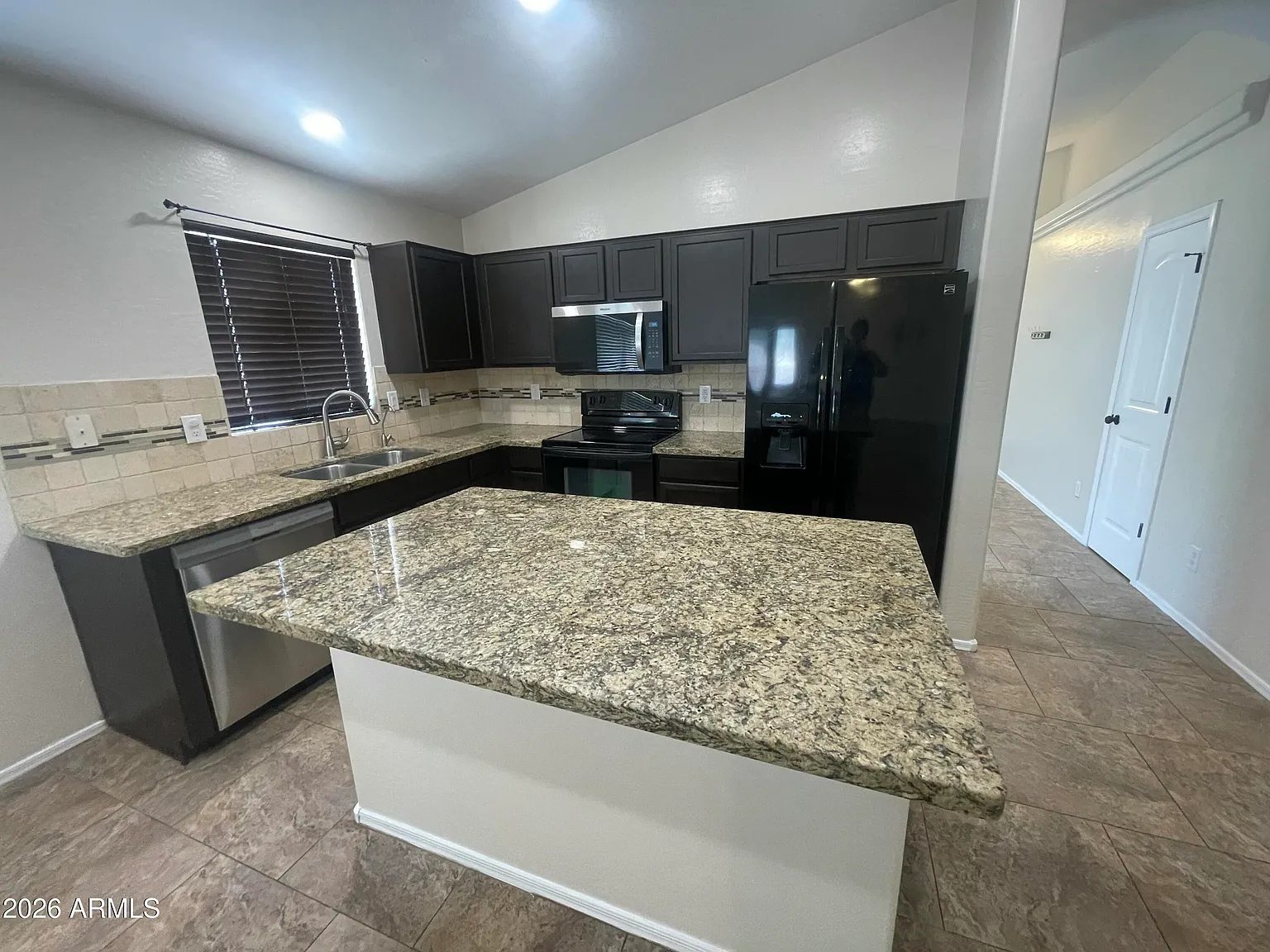 3 bed, 2.0 bath, 1687 sqft, $1,800 — Photo 4