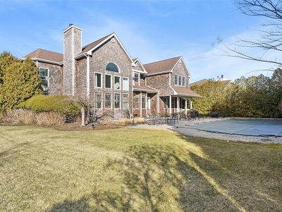 1 Seasons Lane, Southampton, NY, 11968