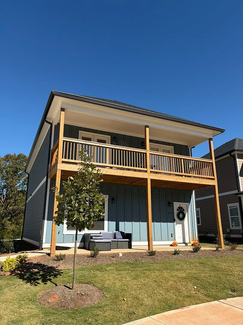 4 Bedroom 4 Bathroom Pre-Leasing for 2027 — Photo 1