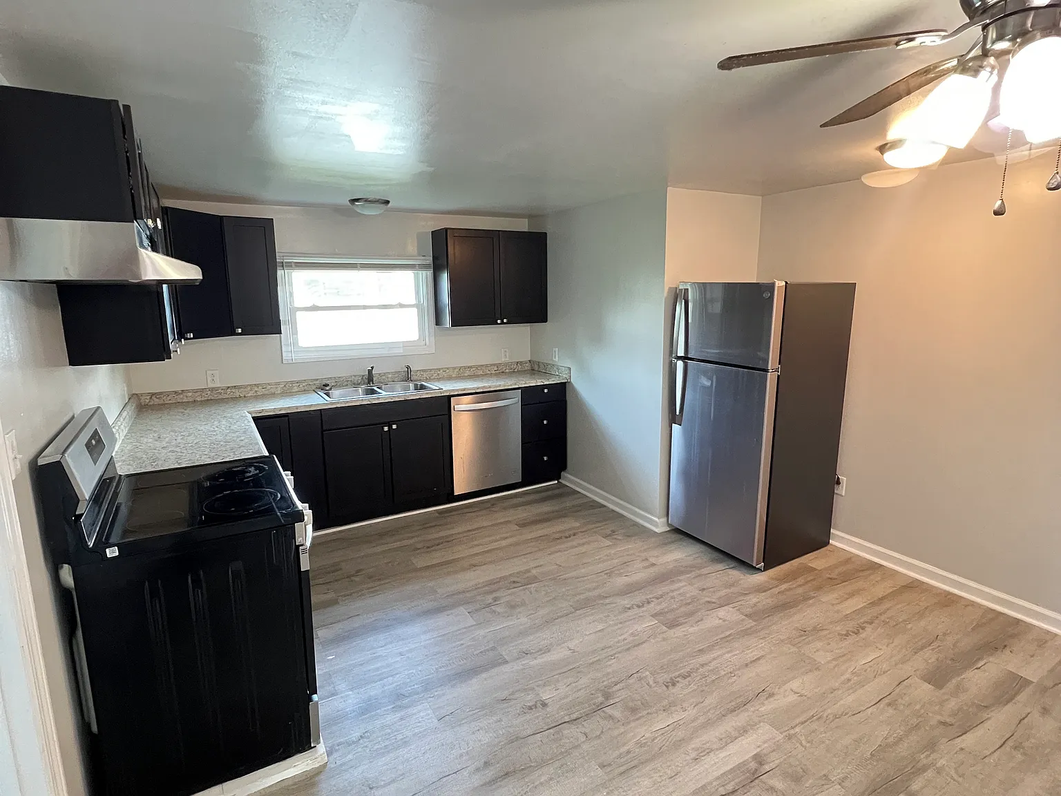 3 bed, 1460 sqft, $1,200 — Photo 3
