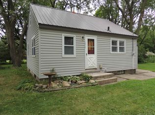 1517 W Lone Tree Rd, Cedar Falls, IA 50613