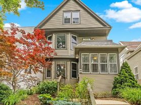 713 E Russell Ave, Milwaukee, WI