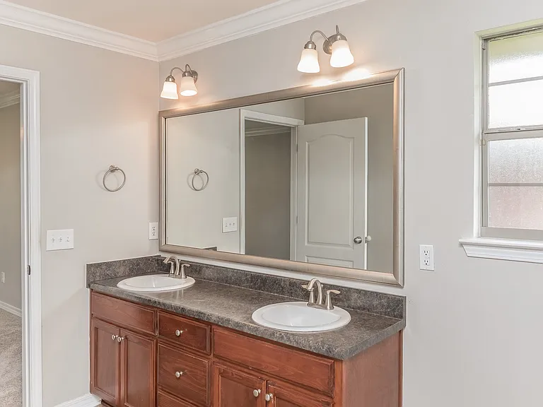 8770 Kennedy Dr — Photo 15
