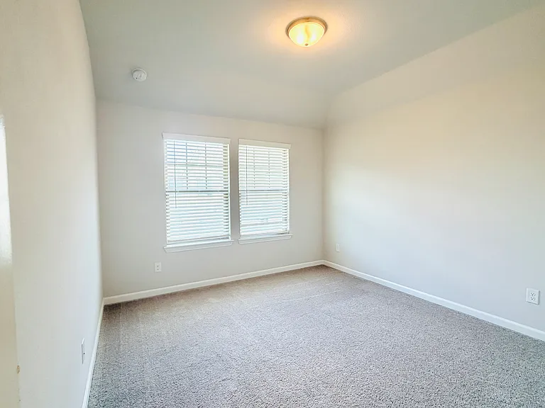 1924 McClane Dr — Photo 18