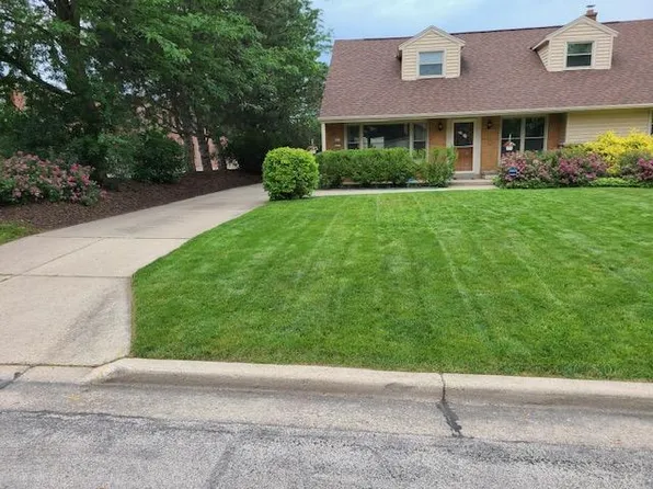 433 N 98th St, Wauwatosa, WI 53226