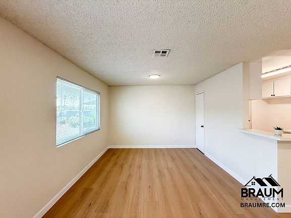 5th image of 14801 Delano St APT 8