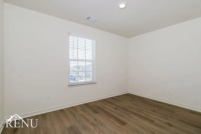 220 Crescent Park Dr — Photo 14