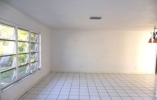 2nd image of 650 NE 15th Ct