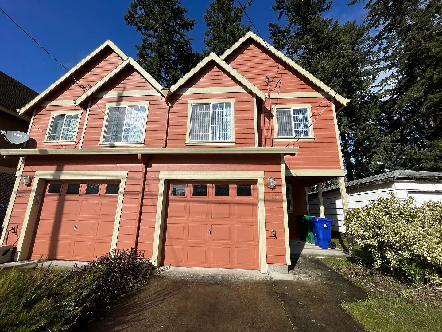 SE Portland 3 bd 2.5 ba Townhome Pet Friendly* with AC, Washer & Dryer, Garage ~ Rockwood Neighbo... — Photo 2