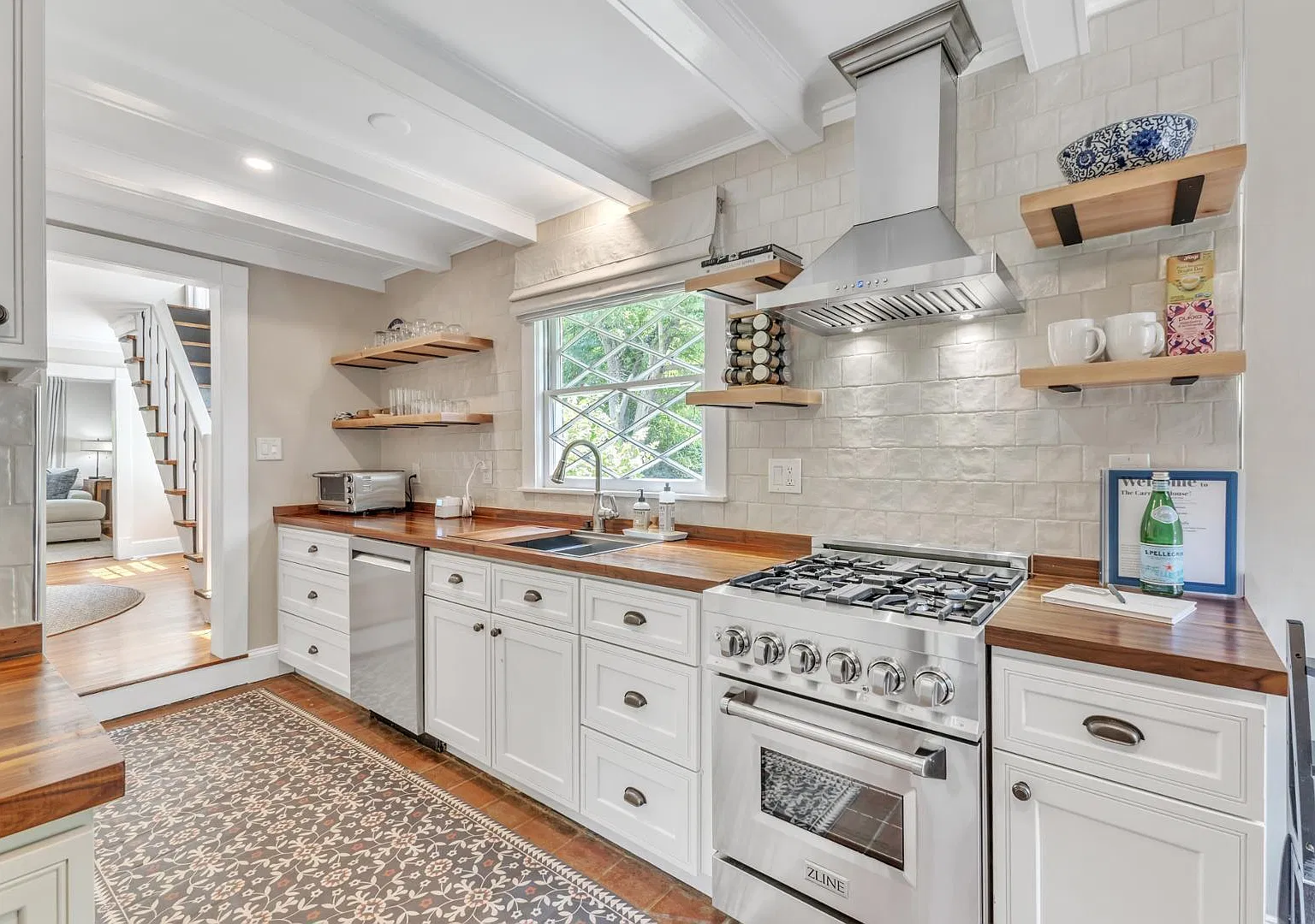 Carriage House — Photo 4