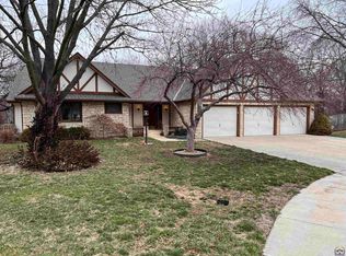 6002 SW Stonybrook Ct, Topeka, KS 66614