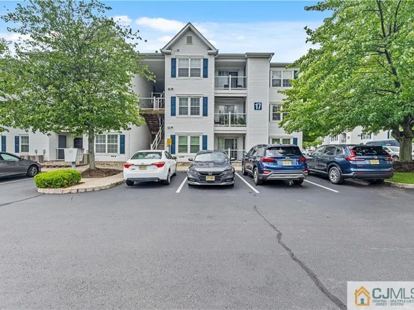 1711 Waterford Dr, Edison, NJ 08817