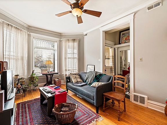 3rd image of 4015 N Paulina St