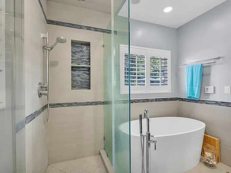 326 N Doheny Dr — Photo 26