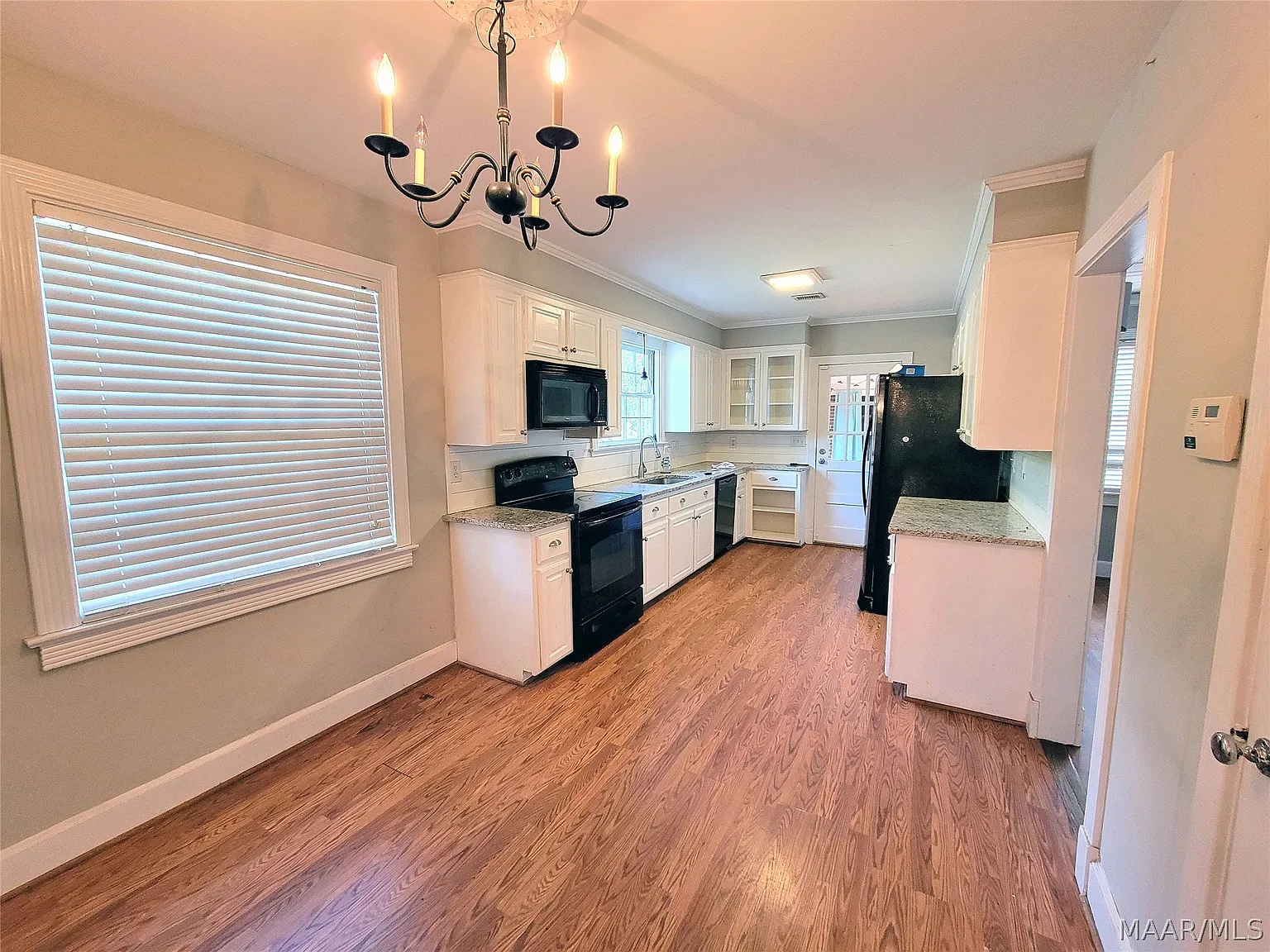 4 bed, 2.0 bath, 2050 sqft, $1,500 — Photo 4