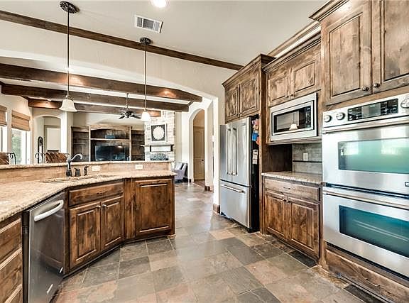 4th image of 122 Yorkshire Dr