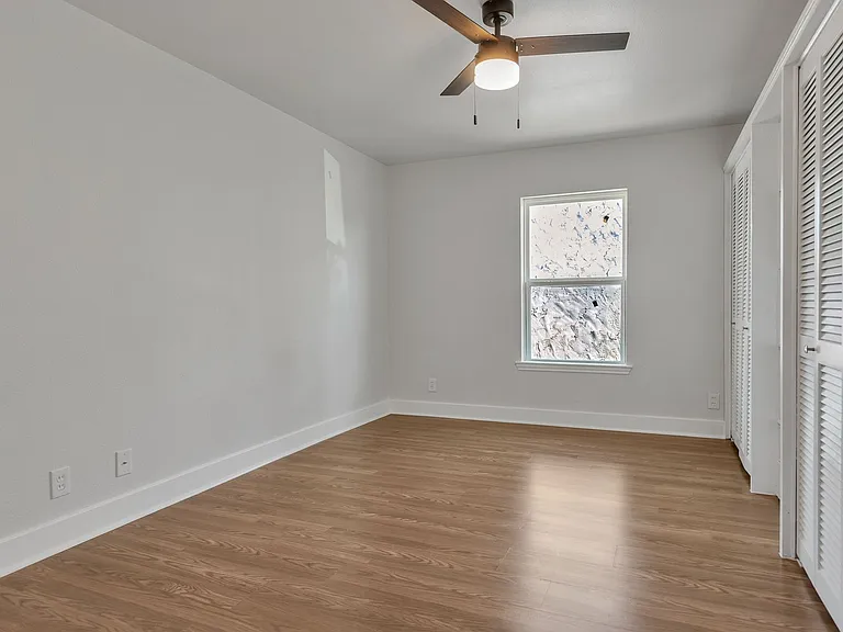 100 Royal Way Dr #14C — Photo 12