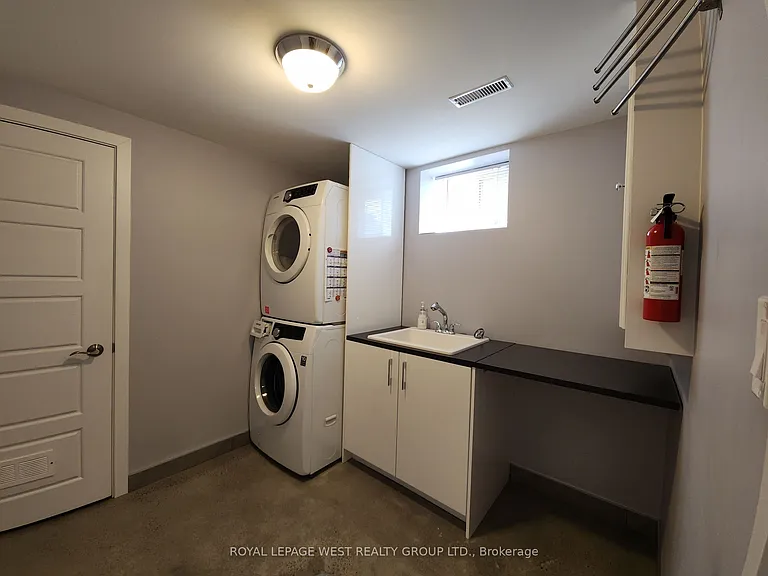 221 Thirtieth St #BASEMENT — Photo 17