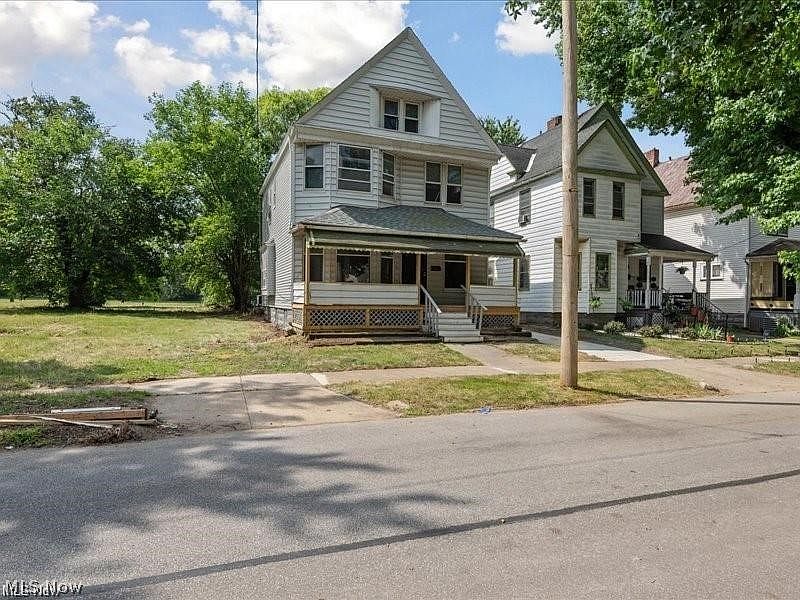 1st image of 10622 Hathaway Ave