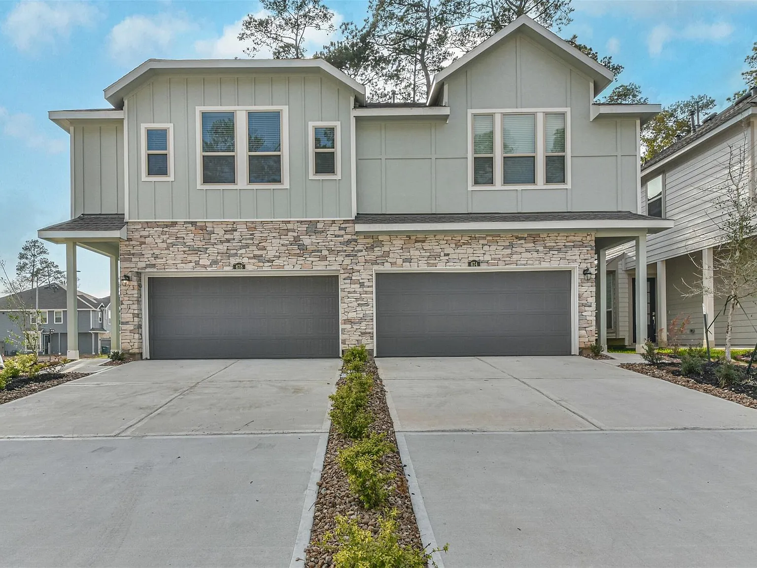 3 bed, 2.5 bath, 1828 sqft, $2,300 — Photo 2