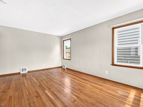 3rd image of 1308 Hillsdale Ave