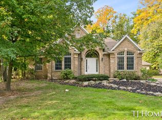 985 Thornwyk Dr NW, Grand Rapids, MI 49534