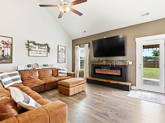 5th image of 409 Gooseneck Ln