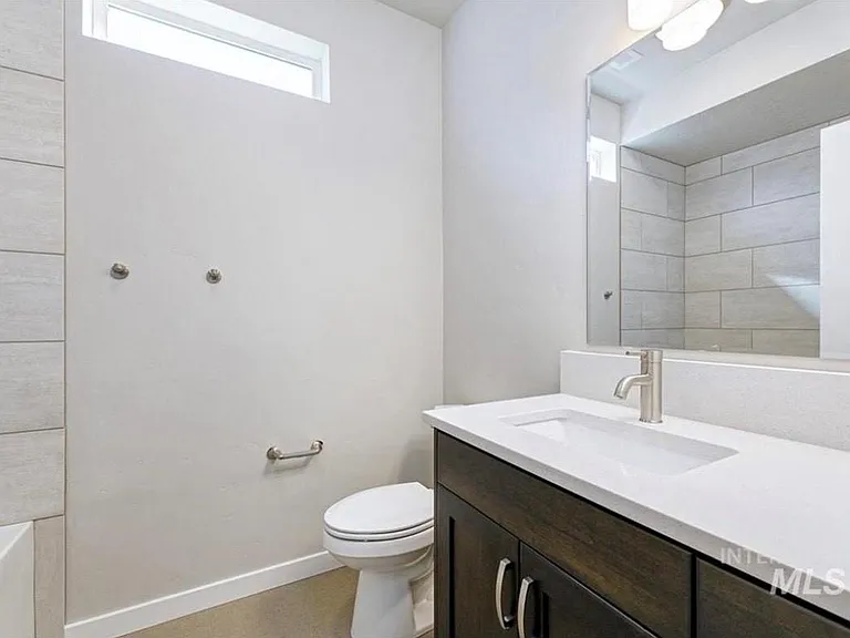 2255 E Mendota Dr — Photo 12