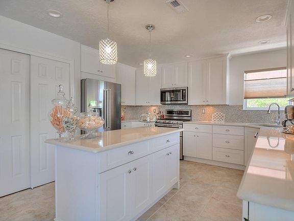 3rd image of 8404 Calle Primera NW