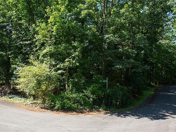 3rd image of 315 Sandalwood Dr