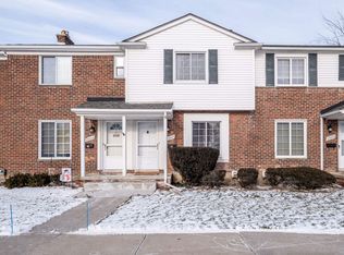 23347 Edsel Ford Ct, Saint Clair Shores, MI