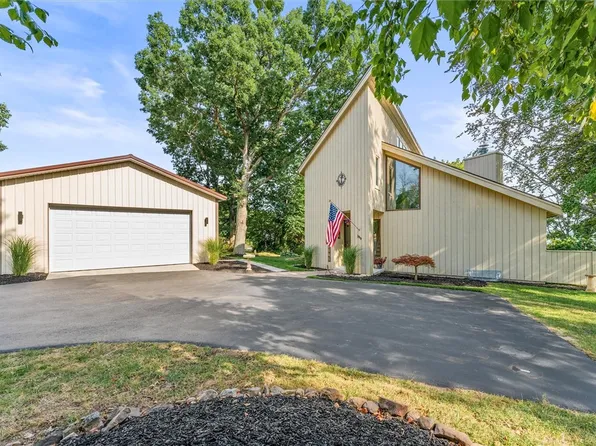 369 Lowden Point Rd, Rochester, NY 14612