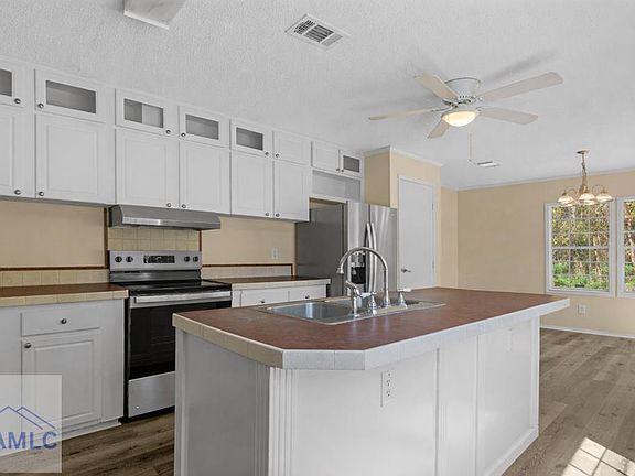 3rd image of 1870 Isle Of Wight Rd