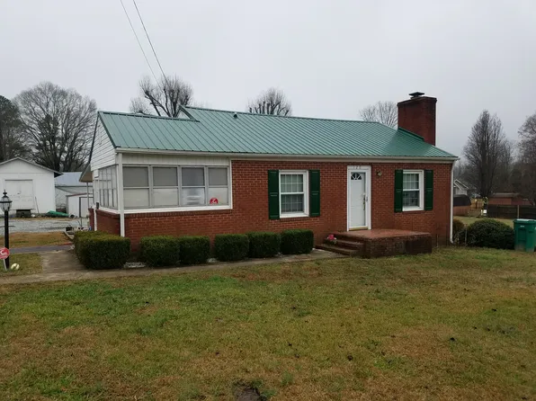 120 College St, Siler City, NC 27344