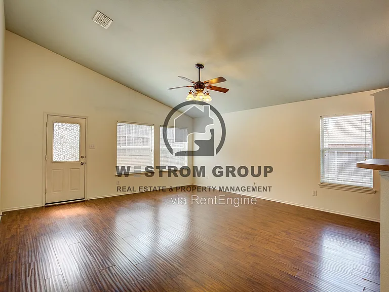 10200 Pear St — Photo 9