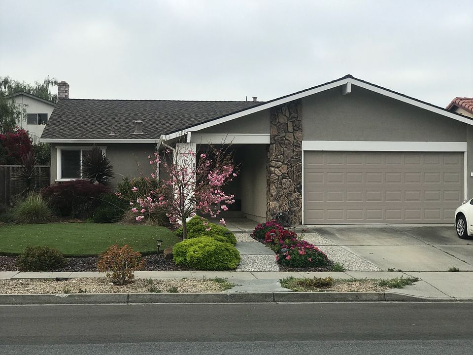 1st image of 825 Iroquois Way
