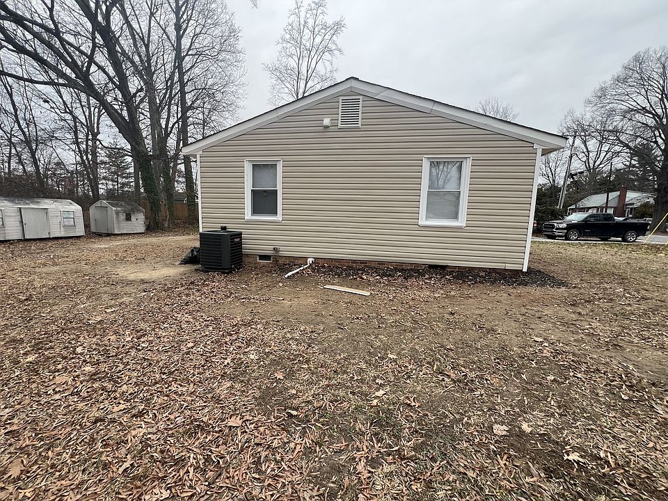 2nd image of 235 Oakhurst St