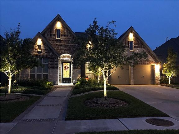 COMPLETE WITH OUTDOOR LIGHTING