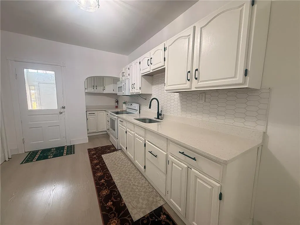 5 bed, 1.5 bath, 1638 sqft, $2,200 — Photo 4