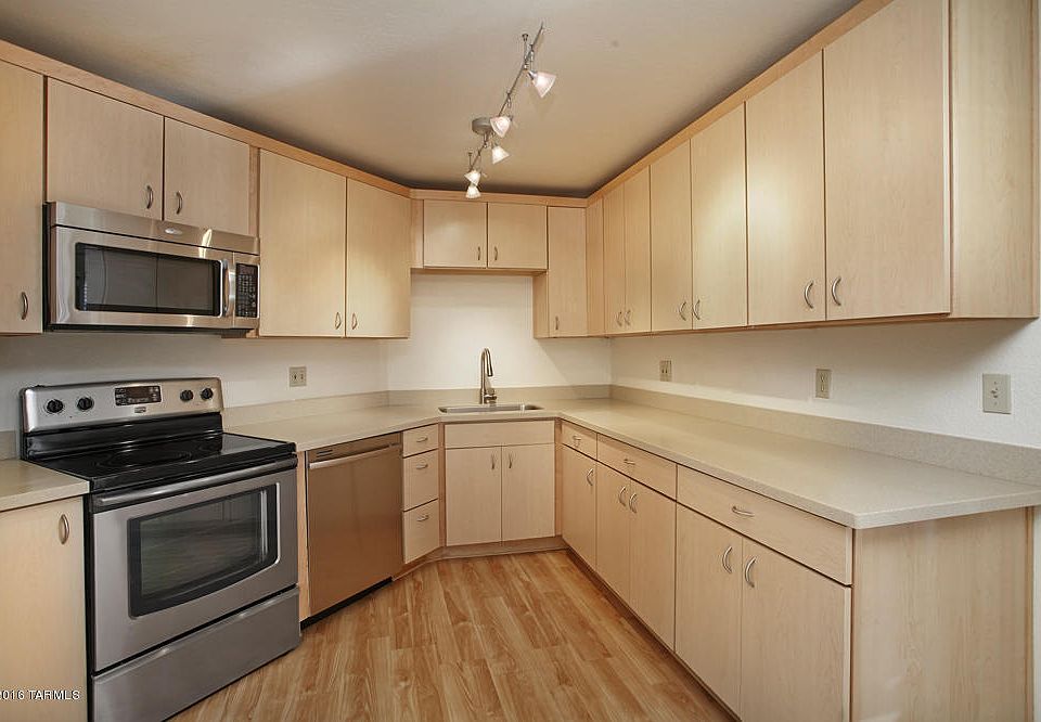 1st image of 6655 N Canyon Crest Dr