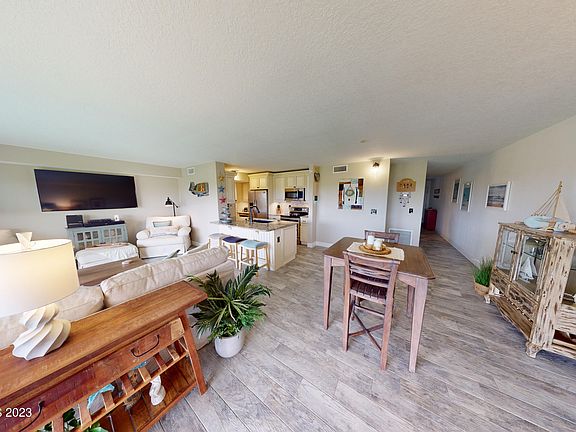 3rd image of 4570 Ocean Beach Blvd #203